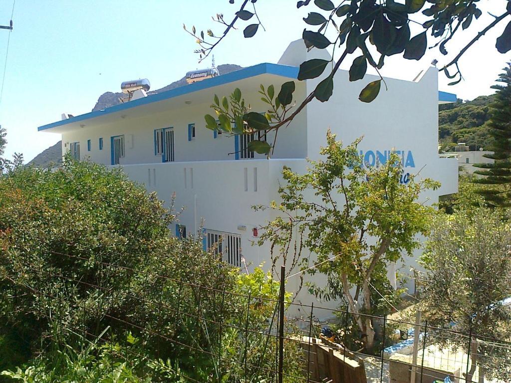 Dionysia Apartments Кефалос Екстериор снимка